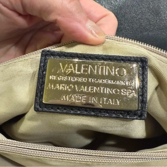 Black Quilted Chain Shoulder Bag, It literally used it 2 times . - Picture 4 of 11